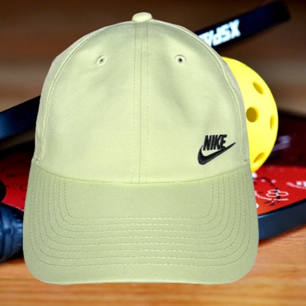 NWOT Nike Logo Aerobill Tennis Golf Running Lt Green Adjustable Adult Cap Hat